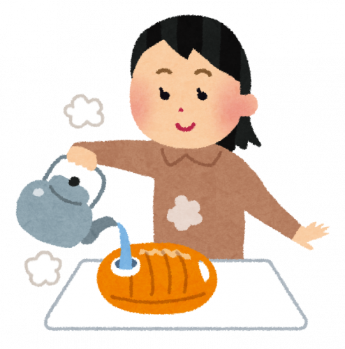 湯たんぽを持って温まる女性のイラスト